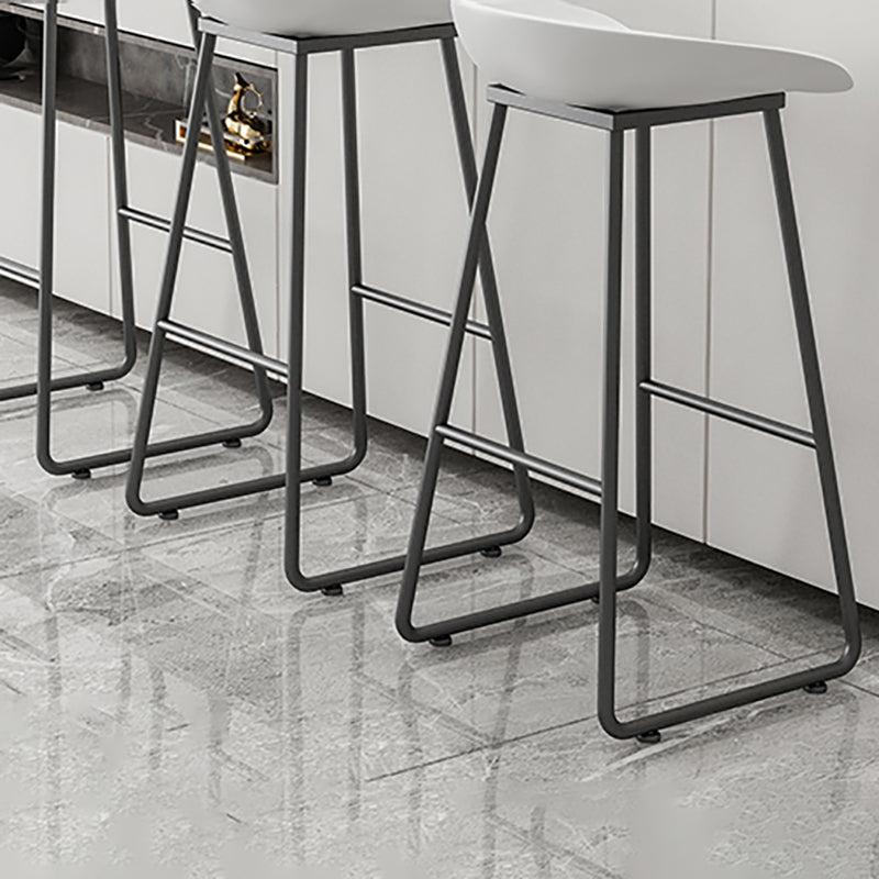 Modern Armless Backrest Counter Stool Iron Kitchen Bar Stool with Plastic Seat Clearhalo 'Bar Furniture' 'Bar Stools' 'bar_stools' 'furn' 'furn_bar_stools' 'furniture_bar_stools' 'Kitchen & Dining Furniture' 'kitchen&dining_furn' 'kitchen' 'kitchen_furn' Furniture' 4555333