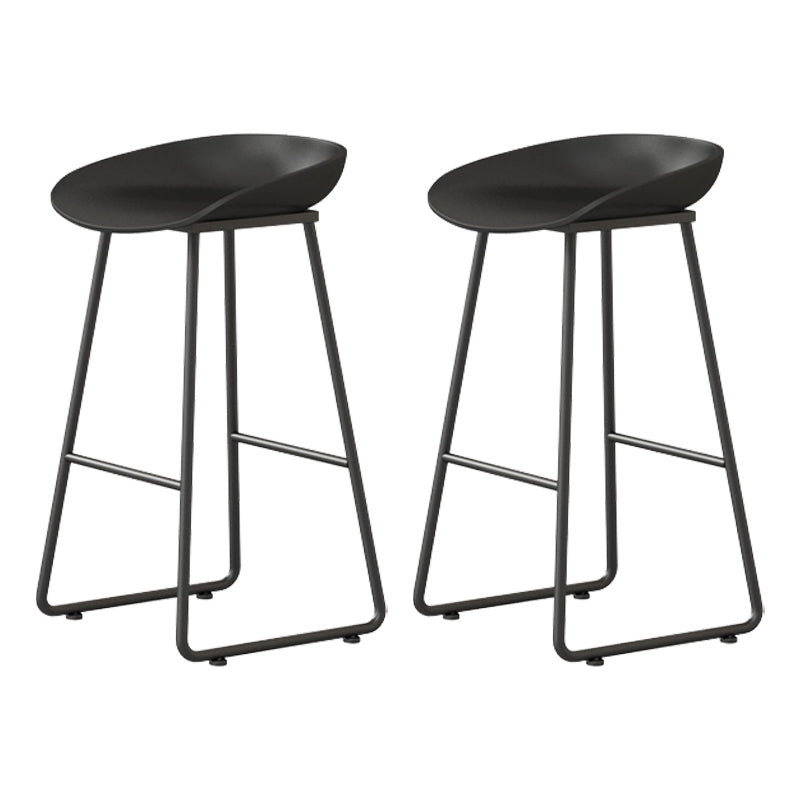 Modern Armless Backrest Counter Stool Iron Kitchen Bar Stool with Plastic Seat Black 2 Piece Set Counter Stool(26"H) Clearhalo 'Bar Furniture' 'Bar Stools' 'bar_stools' 'furn' 'furn_bar_stools' 'furniture_bar_stools' 'Kitchen & Dining Furniture' 'kitchen&dining_furn' 'kitchen' 'kitchen_furn' Furniture' 4555381