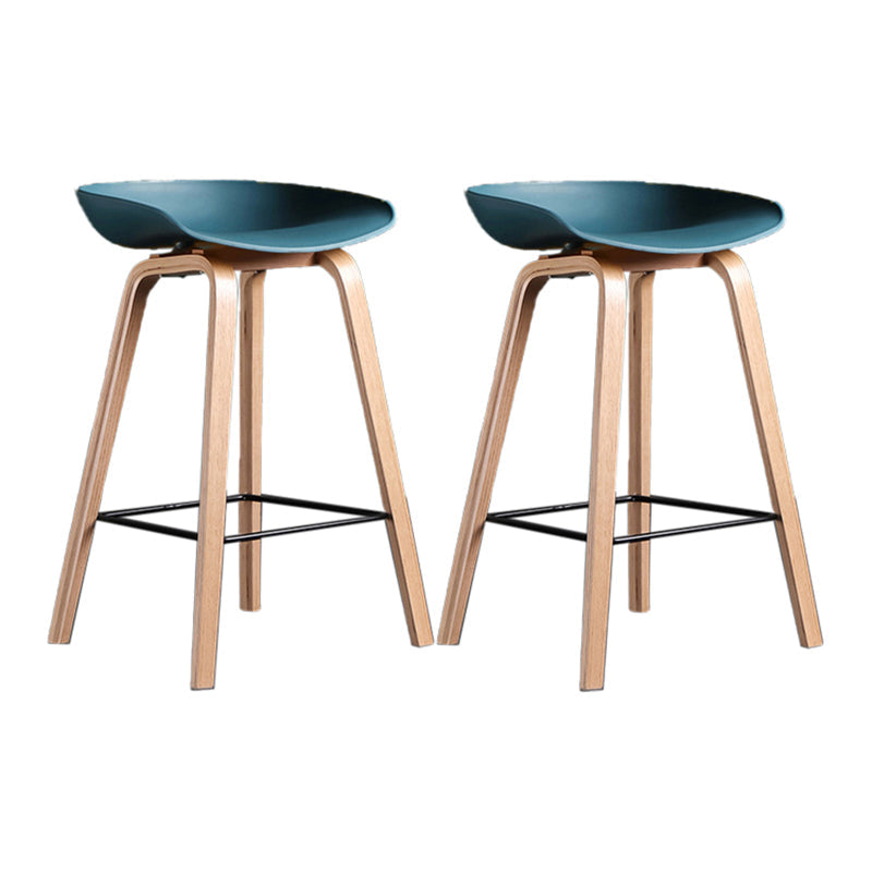 Modern Style Solid Wood Bar Stool with Footrest Low Back Stylish Bar Stool Blue 2 Piece Set Clearhalo 'Bar Furniture' 'Bar Stools' 'bar_stools' 'furn' 'furn_bar_stools' 'furniture_bar_stools' 'Kitchen & Dining Furniture' 'kitchen&dining_furn' 'kitchen' 'kitchen_furn' Furniture' 4555510