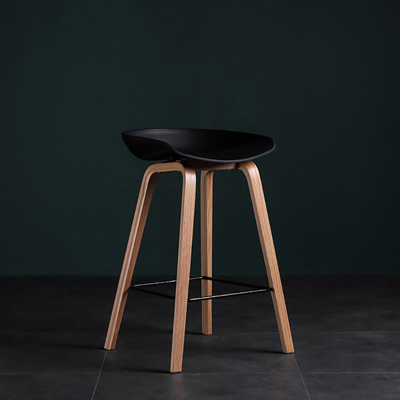 Modern Style Solid Wood Bar Stool with Footrest Low Back Stylish Bar Stool Clearhalo 'Bar Furniture' 'Bar Stools' 'bar_stools' 'furn' 'furn_bar_stools' 'furniture_bar_stools' 'Kitchen & Dining Furniture' 'kitchen&dining_furn' 'kitchen' 'kitchen_furn' Furniture' 4555511