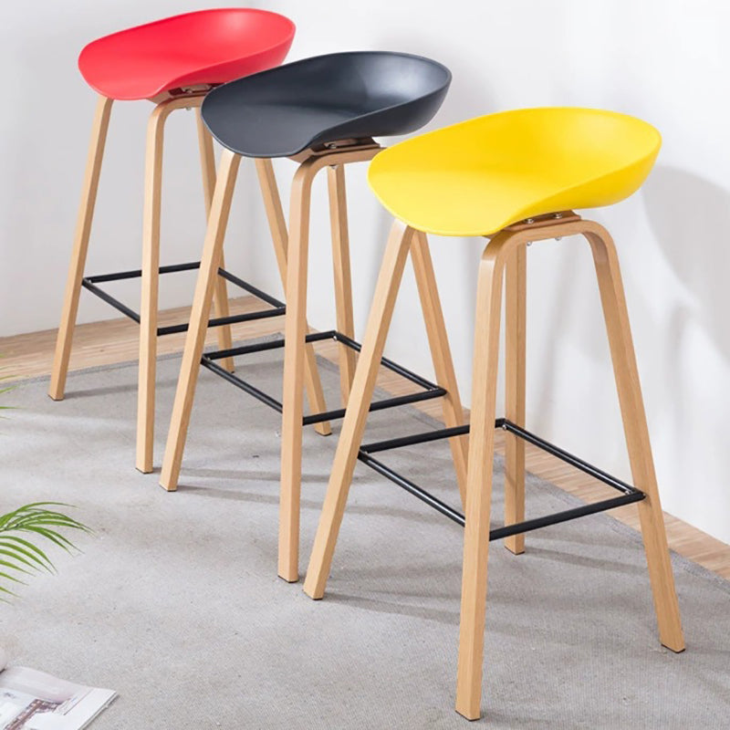 Modern Style Solid Wood Bar Stool with Footrest Low Back Bistro Bar Stool 30 Inches Clearhalo 'Bar Furniture' 'Bar Stools' 'bar_stools' 'furn' 'furn_bar_stools' 'furniture_bar_stools' 'Kitchen & Dining Furniture' 'kitchen&dining_furn' 'kitchen' 'kitchen_furn' Furniture' 4555662