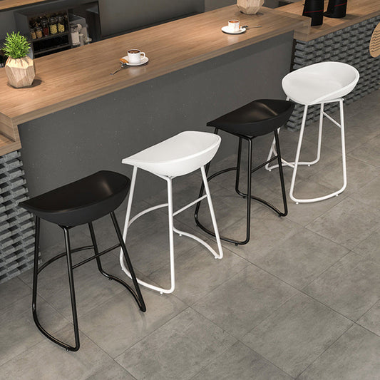 Contemporary Counter Bar Stool Plastic Bar Stool with Iron Base and Footrest Clearhalo 'Bar Furniture' 'Bar Stools' 'bar_stools' 'furn' 'furn_bar_stools' 'furniture_bar_stools' 'Kitchen & Dining Furniture' 'kitchen&dining_furn' 'kitchen' 'kitchen_furn' Furniture' 4555973