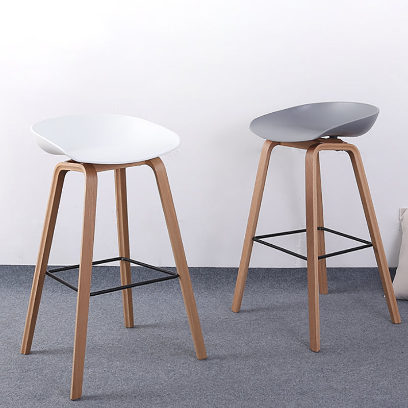 Modern Style Solid Wood Bar Stool with Footrest Low Back Back Home Bar Stool 30 Inches Clearhalo 'Bar Furniture' 'Bar Stools' 'bar_stools' 'furn' 'furn_bar_stools' 'furniture_bar_stools' 'Kitchen & Dining Furniture' 'kitchen&dining_furn' 'kitchen' 'kitchen_furn' Furniture' 4570718