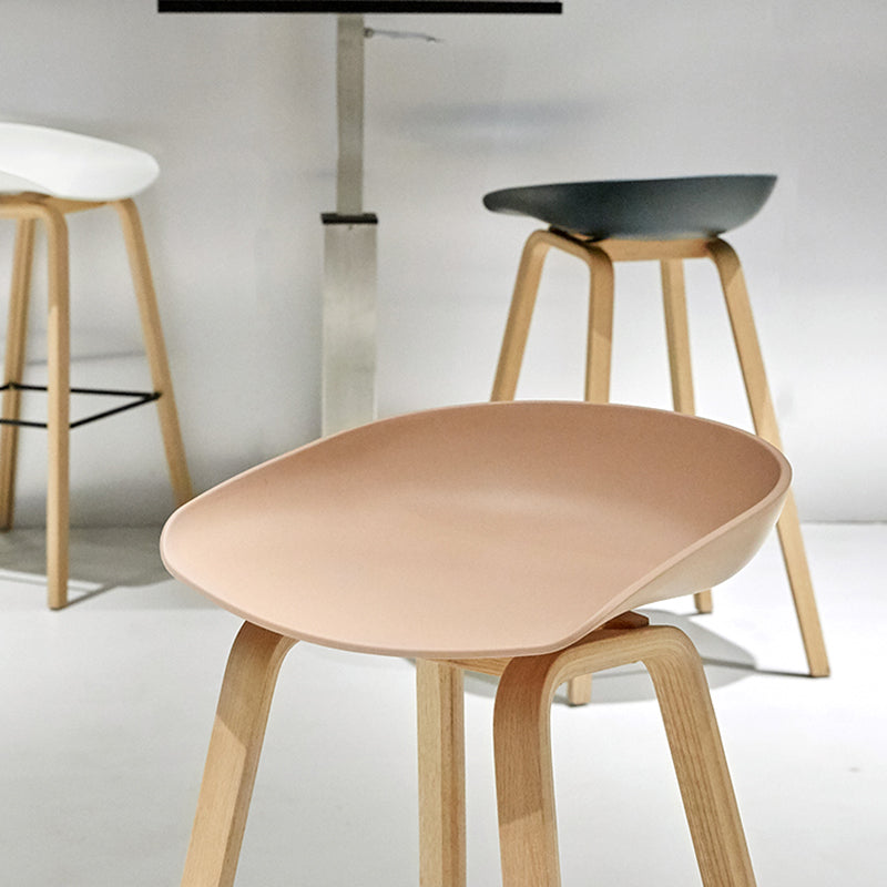 Scandinavia Style Bar Stool Wooden Legs PP Bucket Seat for Counter Bar Clearhalo 'Bar Furniture' 'Bar Stools' 'bar_stools' 'furn' 'furn_bar_stools' 'furniture_bar_stools' 'Kitchen & Dining Furniture' 'kitchen&dining_furn' 'kitchen' 'kitchen_furn' Furniture' 4571036