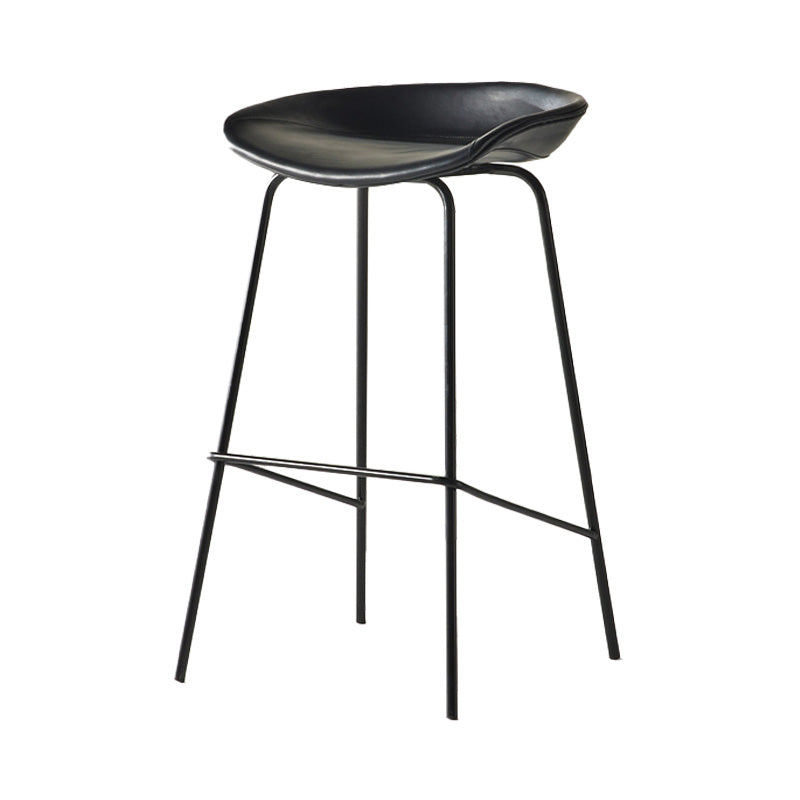 Modern Style Iron Bar Chair with Footrest Low Back Simple Bar Stool Black 1 Piece Counter Stool(26"H) Clearhalo 'Bar Furniture' 'Bar Stools' 'bar_stools' 'furn' 'furn_bar_stools' 'furniture_bar_stools' 'Kitchen & Dining Furniture' 'kitchen&dining_furn' 'kitchen' 'kitchen_furn' Furniture' 4576042