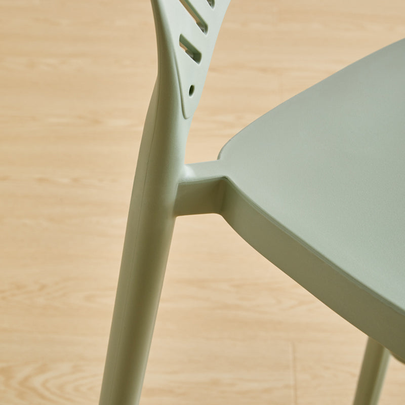 Modern Style Plastic Bar Stool with Footrest Low Back Outdoor Stackable Bar Stool Clearhalo 'Bar Furniture' 'Bar Stools' 'bar_stools' 'furn' 'furn_bar_stools' 'furniture_bar_stools' 'Kitchen & Dining Furniture' 'kitchen&dining_furn' 'kitchen' 'kitchen_furn' Furniture' 4576190