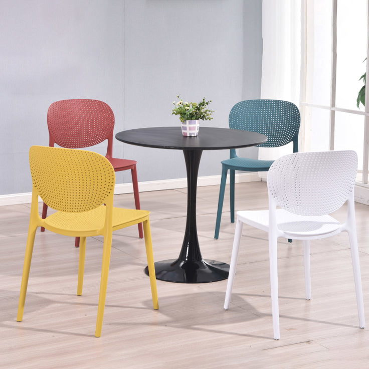 Modern Round Dinette Table Tulip Base Dining Table for Restaurant Clearhalo ' dining_table' 'Dining Tables & Seating' 'Dining Tables' 'furn' 'furn_dining_table' 'Furniture' 'furniture_dining_table' 'Kitchen & Dining Furniture' 'kitchen&dining_furn' 'kitchen' 'kitchen_dining_table' 4577095