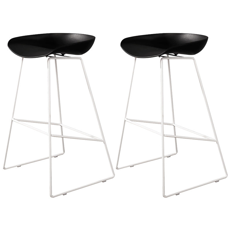 Contemporary Counter Bar Stool Bucket Bar Stool with Footrest Iron Base Black 2 Piece Set Clearhalo 'Bar Furniture' 'Bar Stools' 'bar_stools' 'furn' 'furn_bar_stools' 'furniture_bar_stools' 'Kitchen & Dining Furniture' 'kitchen&dining_furn' 'kitchen' 'kitchen_furn' Furniture' 4586992