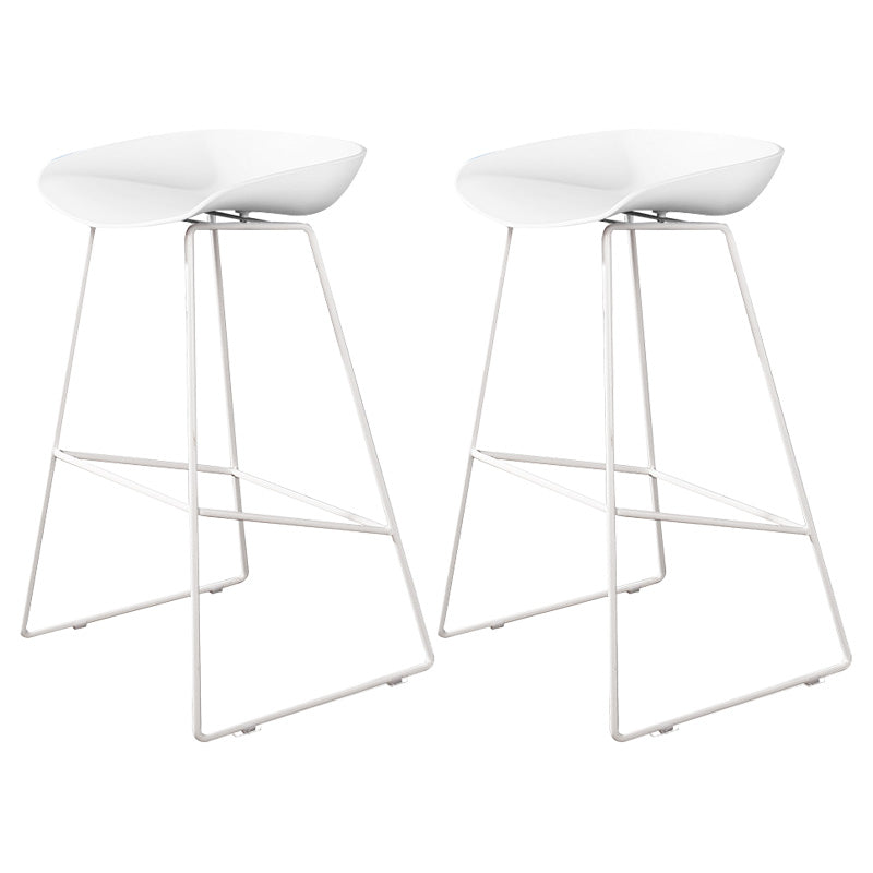 Contemporary Counter Bar Stool Bucket Bar Stool with Footrest Iron Base White 2 Piece Set Clearhalo 'Bar Furniture' 'Bar Stools' 'bar_stools' 'furn' 'furn_bar_stools' 'furniture_bar_stools' 'Kitchen & Dining Furniture' 'kitchen&dining_furn' 'kitchen' 'kitchen_furn' Furniture' 4587000
