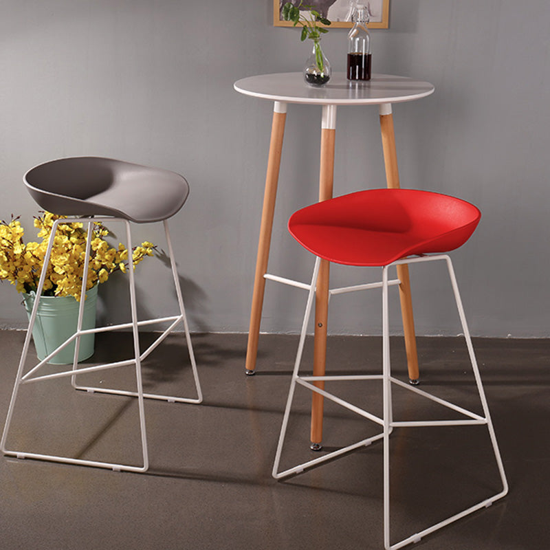 Contemporary Counter Bar Stool Bucket Bar Stool with Footrest Iron Base Clearhalo 'Bar Furniture' 'Bar Stools' 'bar_stools' 'furn' 'furn_bar_stools' 'furniture_bar_stools' 'Kitchen & Dining Furniture' 'kitchen&dining_furn' 'kitchen' 'kitchen_furn' Furniture' 4587012
