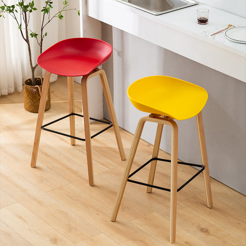 Scandinavia Style Bar-stool Wooden Legs PP Bucket Seat for Restaurant Bar Clearhalo 'Bar Furniture' 'Bar Stools' 'bar_stools' 'furn' 'furn_bar_stools' 'furniture_bar_stools' 'Kitchen & Dining Furniture' 'kitchen&dining_furn' 'kitchen' 'kitchen_furn' Furniture' 4598424