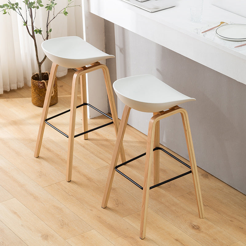 Scandinavia Style Bar-stool Wooden Legs PP Bucket Seat for Restaurant Bar Clearhalo 'Bar Furniture' 'Bar Stools' 'bar_stools' 'furn' 'furn_bar_stools' 'furniture_bar_stools' 'Kitchen & Dining Furniture' 'kitchen&dining_furn' 'kitchen' 'kitchen_furn' Furniture' 4598428