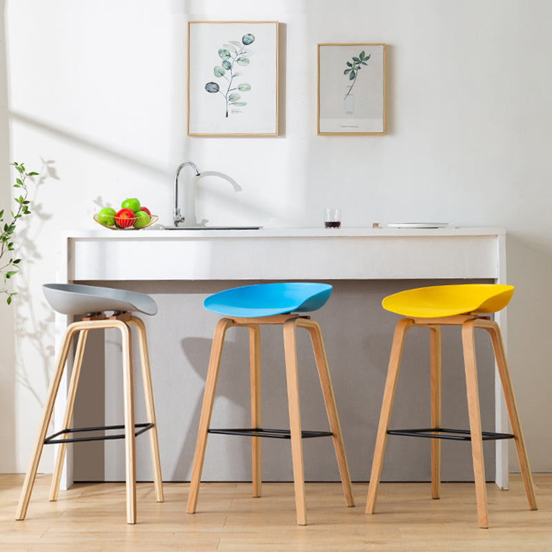 Scandinavia Style Bar-stool Wooden Legs PP Bucket Seat for Restaurant Bar Clearhalo 'Bar Furniture' 'Bar Stools' 'bar_stools' 'furn' 'furn_bar_stools' 'furniture_bar_stools' 'Kitchen & Dining Furniture' 'kitchen&dining_furn' 'kitchen' 'kitchen_furn' Furniture' 4598443