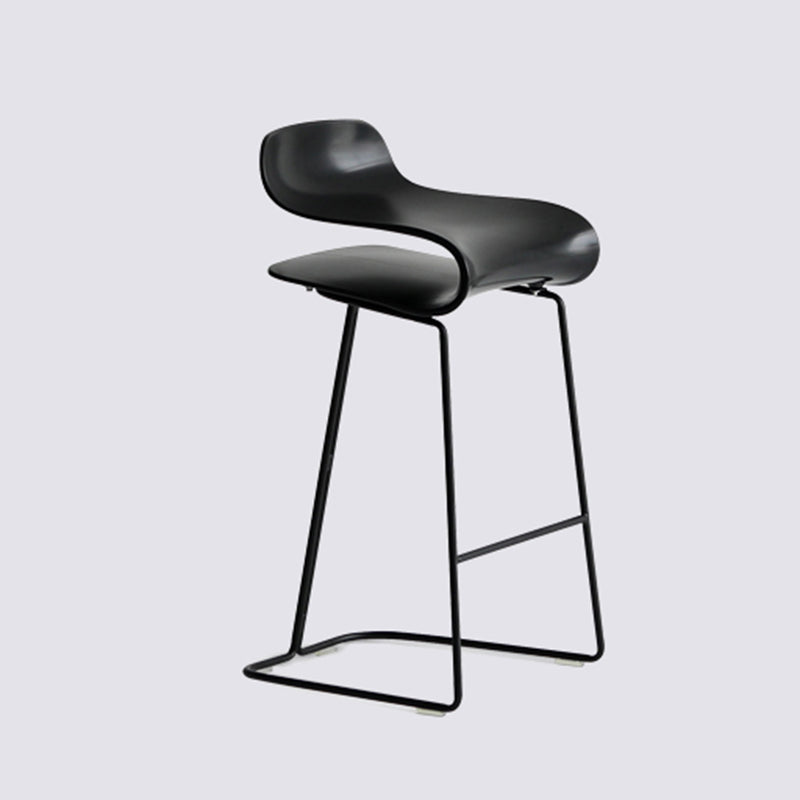 Nordic Simple Low Back Barstool Indoor Iron Tall Stool with Plastic Seat Black 1 Piece Counter Stool(26"H) Clearhalo 'Bar Furniture' 'Bar Stools' 'bar_stools' 'furn' 'furn_bar_stools' 'furniture_bar_stools' 'Kitchen & Dining Furniture' 'kitchen&dining_furn' 'kitchen' 'kitchen_furn' Furniture' 4599317