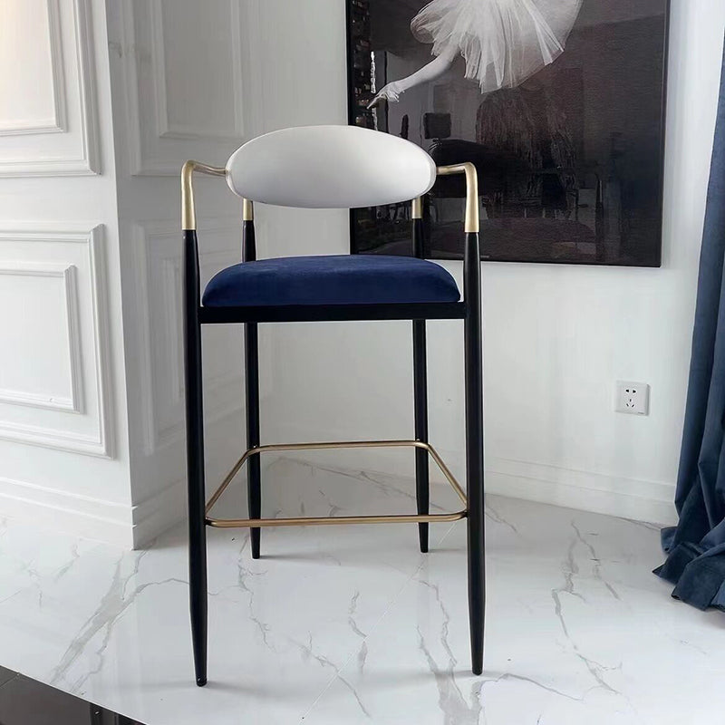 Contemporary Metal Bar Stools Indoor Barstool with Metal Legs and Low Back Clearhalo 'Bar Furniture' 'Bar Stools' 'bar_stools' 'furn' 'furn_bar_stools' 'furniture_bar_stools' 'Kitchen & Dining Furniture' 'kitchen&dining_furn' 'kitchen' 'kitchen_furn' Furniture' 4611428