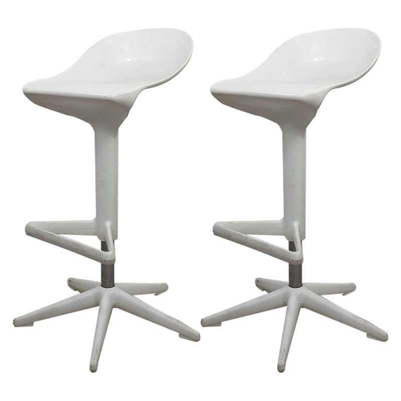 Living Room Modern Plastic Barstool Rotating Lifting Macron Bar Stool with Backrests White 2 Piece Set Clearhalo 'Bar Furniture' 'Bar Stools' 'bar_stools' 'furn' 'furn_bar_stools' 'furniture_bar_stools' 'Kitchen & Dining Furniture' 'kitchen&dining_furn' 'kitchen' 'kitchen_furn' Furniture' 4611732