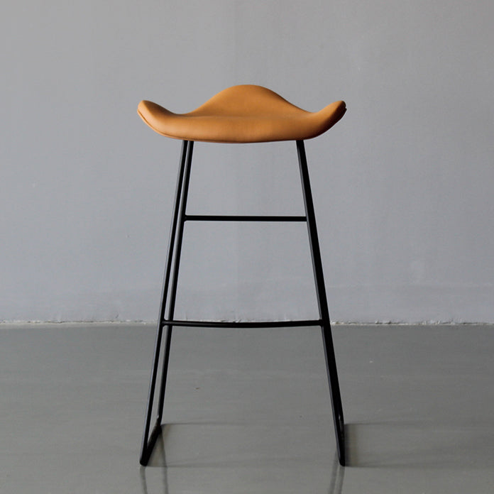 Industrial Style Metal Bar-stool Bucket Seat Sled Legs Counter Stool for Kitchen Bar Light Brown 1 Piece Clearhalo 'Bar Furniture' 'Bar Stools' 'bar_stools' 'furn' 'furn_bar_stools' 'furniture_bar_stools' 'Kitchen & Dining Furniture' 'kitchen&dining_furn' 'kitchen' 'kitchen_furn' Furniture' 4620724