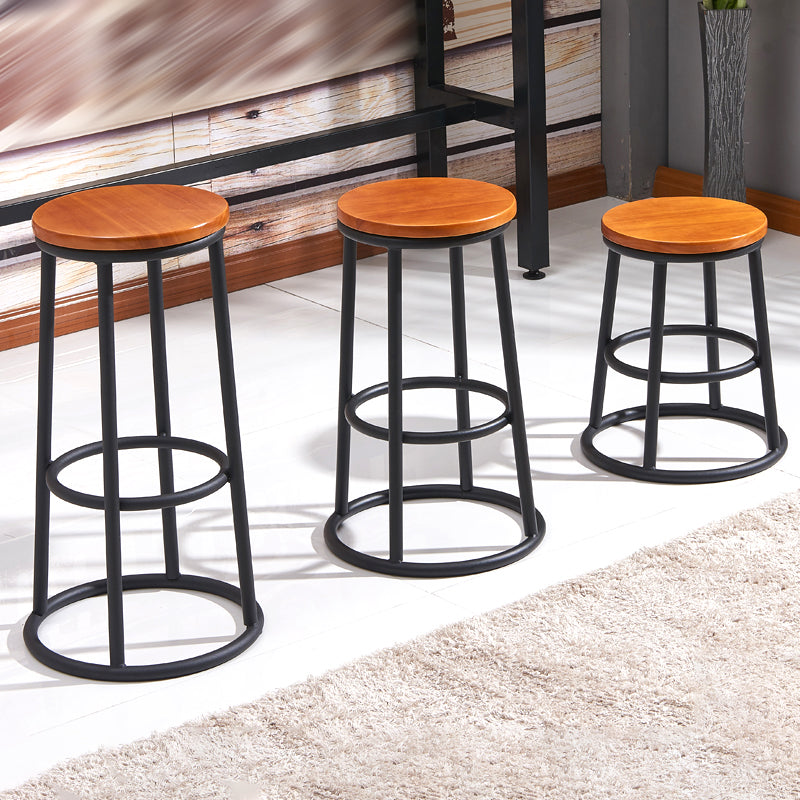 Modern Style Wood Bar Stool with Metal Footrest Round Bar Stool Clearhalo 'Bar Furniture' 'Bar Stools' 'bar_stools' 'furn' 'furn_bar_stools' 'furniture_bar_stools' 'Kitchen & Dining Furniture' 'kitchen&dining_furn' 'kitchen' 'kitchen_furn' Furniture' 4639443