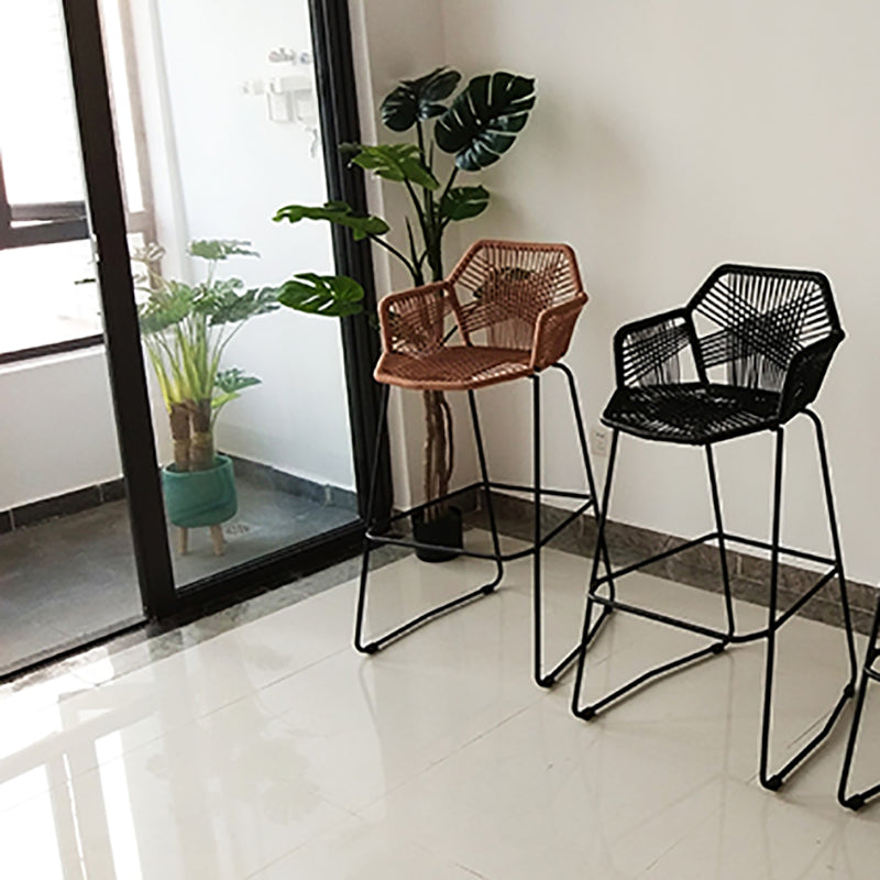 Contemporary Plastic Barstool Indoor Bar Stool with Iron Legs and Pedal Clearhalo 'Bar Furniture' 'Bar Stools' 'bar_stools' 'furn' 'furn_bar_stools' 'furniture_bar_stools' 'Kitchen & Dining Furniture' 'kitchen&dining_furn' 'kitchen' 'kitchen_furn' Furniture' 4640036
