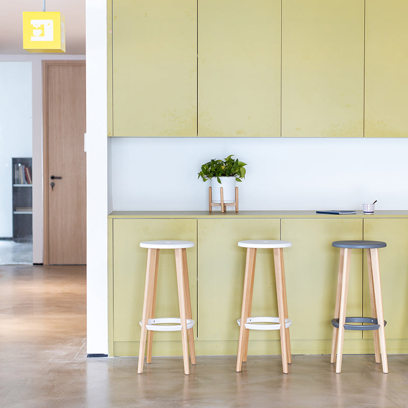 Contemporary Simple Wood Counter Stools Circular Seats Indoor Bar Stool Clearhalo 'Bar Furniture' 'Bar Stools' 'bar_stools' 'furniture_bar_stools' 'Kitchen & Dining Furniture' 'kitchen&dining_furn' 'kitchen' 'kitchen_furn' Furniture' 4654274