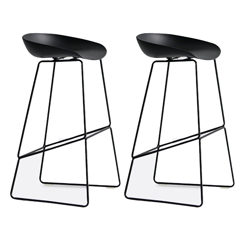 Nordic Indoor Low Back Barstool Simple Iron Tall Stool with Plastic Seat Black 2 Piece Set Clearhalo 'Bar Furniture' 'Bar Stools' 'bar_stools' 'furn' 'furn_bar_stools' 'furniture_bar_stools' 'Kitchen & Dining Furniture' 'kitchen&dining_furn' 'kitchen' 'kitchen_furn' Furniture' 4654378