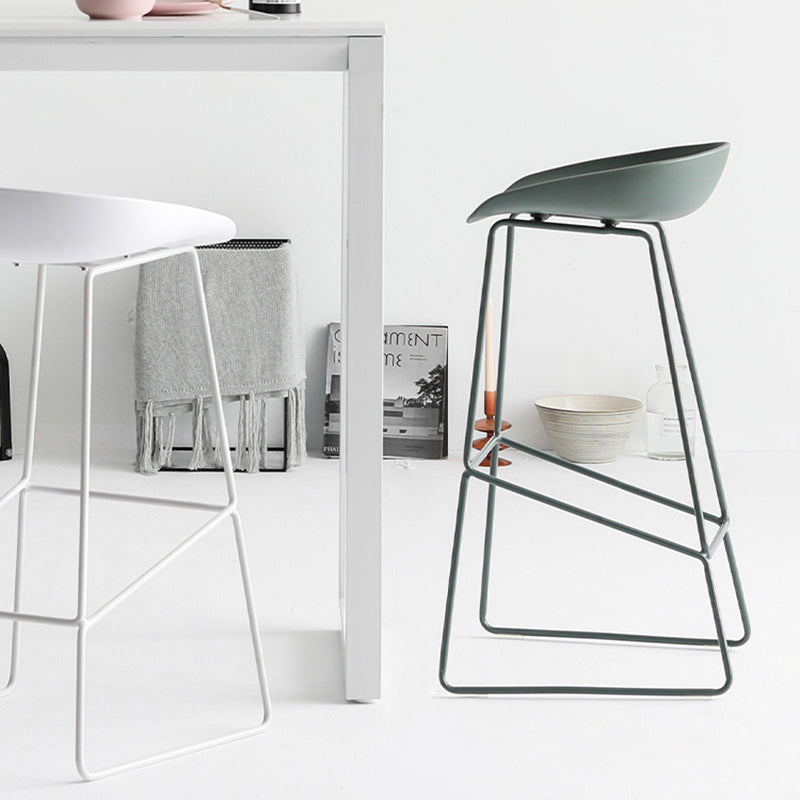 Nordic Indoor Low Back Barstool Simple Iron Tall Stool with Plastic Seat Clearhalo 'Bar Furniture' 'Bar Stools' 'bar_stools' 'furn' 'furn_bar_stools' 'furniture_bar_stools' 'Kitchen & Dining Furniture' 'kitchen&dining_furn' 'kitchen' 'kitchen_furn' Furniture' 4654389