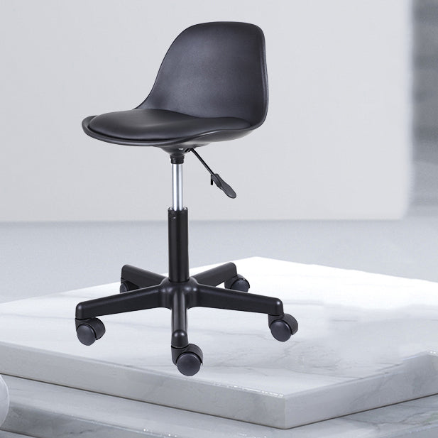 Contemporary Leather Swivel Barstool Indoor Low Back Bar Stool with Iron Legs Clearhalo 'Bar Furniture' 'Bar Stools' 'bar_stools' 'furn' 'furn_bar_stools' 'furniture_bar_stools' 'Kitchen & Dining Furniture' 'kitchen&dining_furn' 'kitchen' 'kitchen_furn' Furniture' 4654790