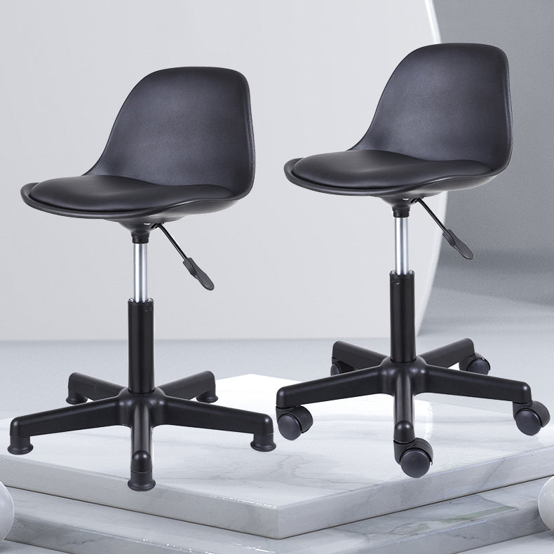 Contemporary Leather Swivel Barstool Indoor Low Back Bar Stool with Iron Legs Clearhalo 'Bar Furniture' 'Bar Stools' 'bar_stools' 'furn' 'furn_bar_stools' 'furniture_bar_stools' 'Kitchen & Dining Furniture' 'kitchen&dining_furn' 'kitchen' 'kitchen_furn' Furniture' 4654791