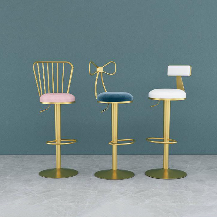 Contemporary Metal Bar and Counter Stool Low Back Stool with Pedestal Base in Gold Clearhalo 'Bar Furniture' 'Bar Stools' 'bar_stools' 'furn' 'furn_bar_stools' 'Furniture' 'furniture_bar_stools' 'Kitchen & Dining Furniture' 4706052