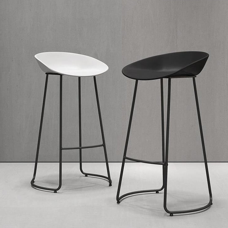 Modern Armless Backrest Counter Stool Iron Bar Stool with Plastic Seat and Pedal Clearhalo 'Bar Furniture' 'Bar Stools' 'bar_stools' 'furn' 'furn_bar_stools' 'Furniture' 'furniture_bar_stools' 'Kitchen & Dining Furniture' 4729998