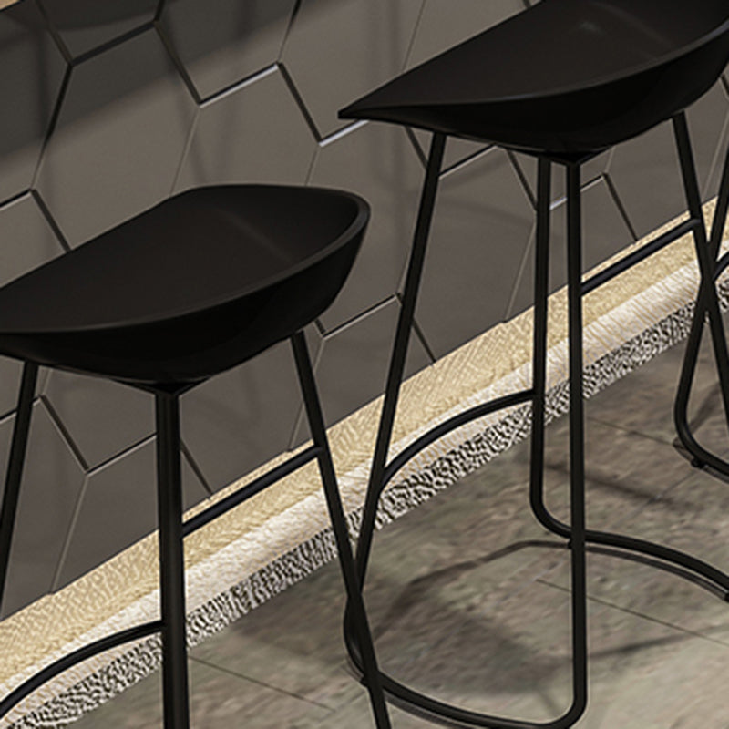 Modern Armless Backrest Counter Stool Iron Bar Stool with Plastic Seat and Pedal Clearhalo 'Bar Furniture' 'Bar Stools' 'bar_stools' 'furn' 'furn_bar_stools' 'Furniture' 'furniture_bar_stools' 'Kitchen & Dining Furniture' 4730010