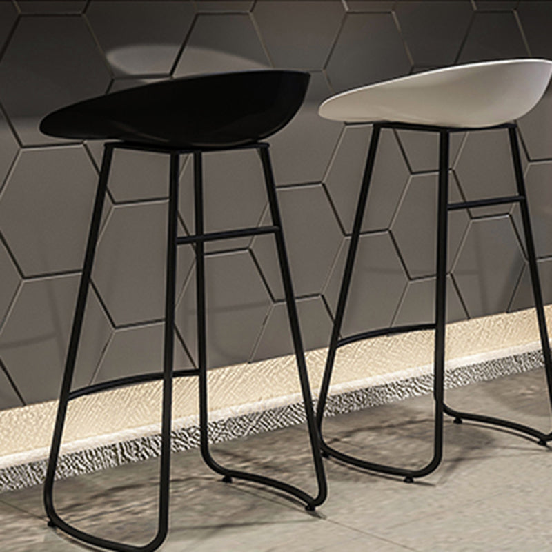 Modern Armless Backrest Counter Stool Iron Bar Stool with Plastic Seat and Pedal Clearhalo 'Bar Furniture' 'Bar Stools' 'bar_stools' 'furn' 'furn_bar_stools' 'Furniture' 'furniture_bar_stools' 'Kitchen & Dining Furniture' 4730011