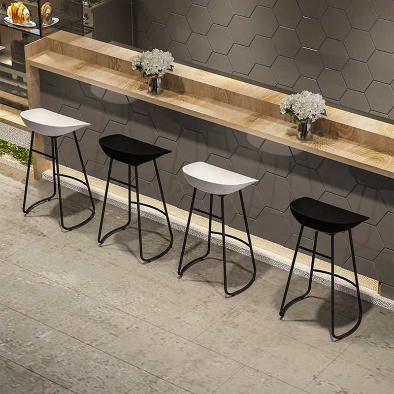 Modern Armless Backrest Counter Stool Iron Bar Stool with Plastic Seat and Pedal Clearhalo 'Bar Furniture' 'Bar Stools' 'bar_stools' 'furn' 'furn_bar_stools' 'Furniture' 'furniture_bar_stools' 'Kitchen & Dining Furniture' 4730012