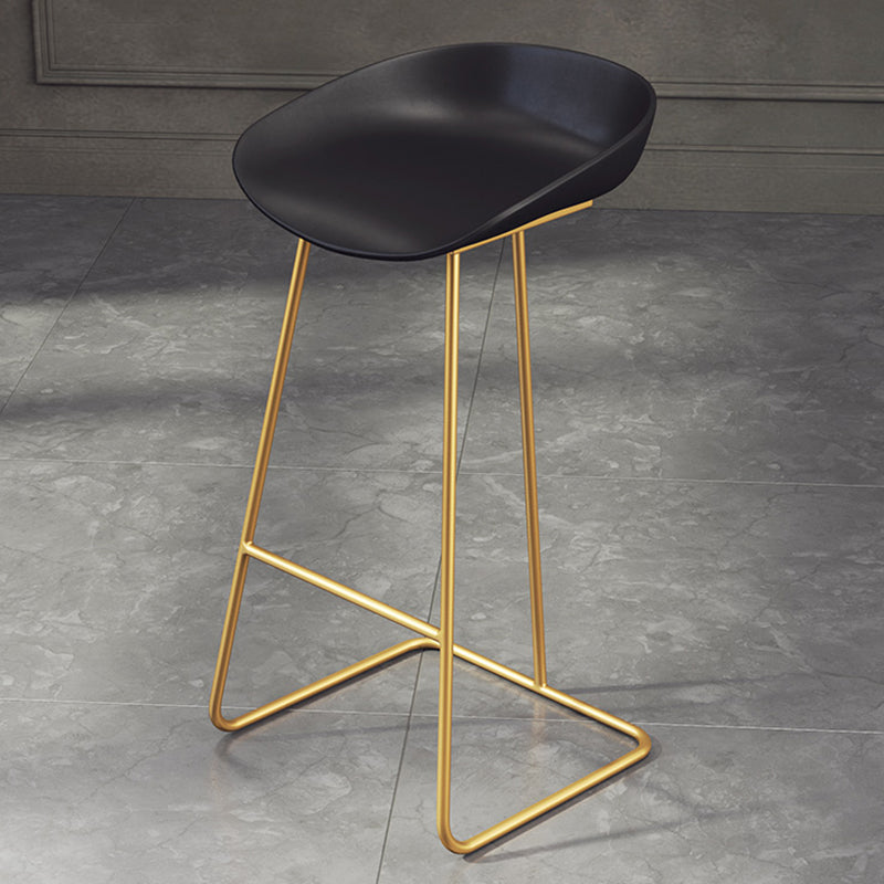Glam Coffee Shop Footrest Stool Matte Finish Plastic Barstool Clearhalo 'Bar Furniture' 'Bar Stools' 'bar_stools' 'furn' 'furn_bar_stools' 'Furniture' 'furniture_bar_stools' 'Kitchen & Dining Furniture' 4817491