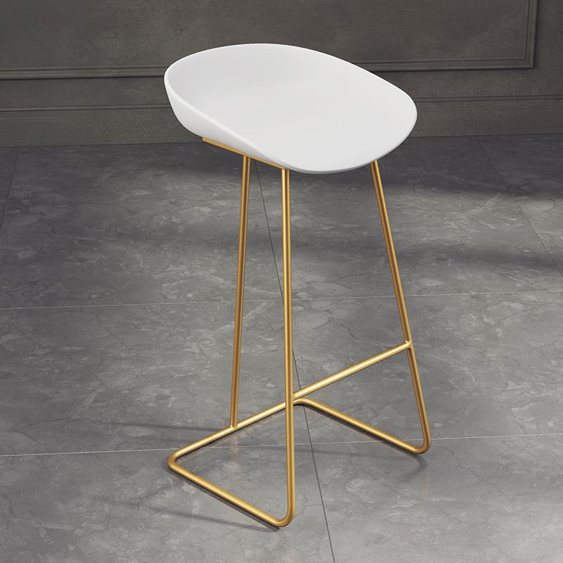 Glam Coffee Shop Footrest Stool Matte Finish Plastic Barstool Clearhalo 'Bar Furniture' 'Bar Stools' 'bar_stools' 'furn' 'furn_bar_stools' 'Furniture' 'furniture_bar_stools' 'Kitchen & Dining Furniture' 4817496