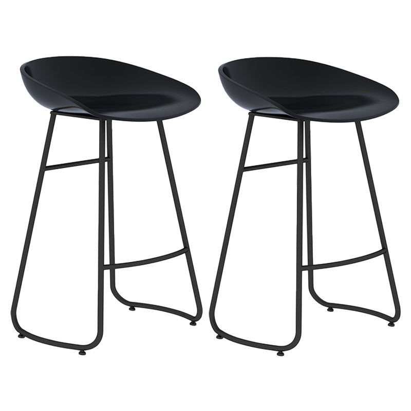 Modern Matte Finish Iron Bar Stool Footrest Milk Tea Shop Stool Black 2 Piece Set Counter Stool(26"H) Clearhalo 'Bar Furniture' 'Bar Stools' 'bar_stools' 'furn' 'furn_bar_stools' 'Furniture' 'furniture_bar_stools' 'Kitchen & Dining Furniture' 4851460