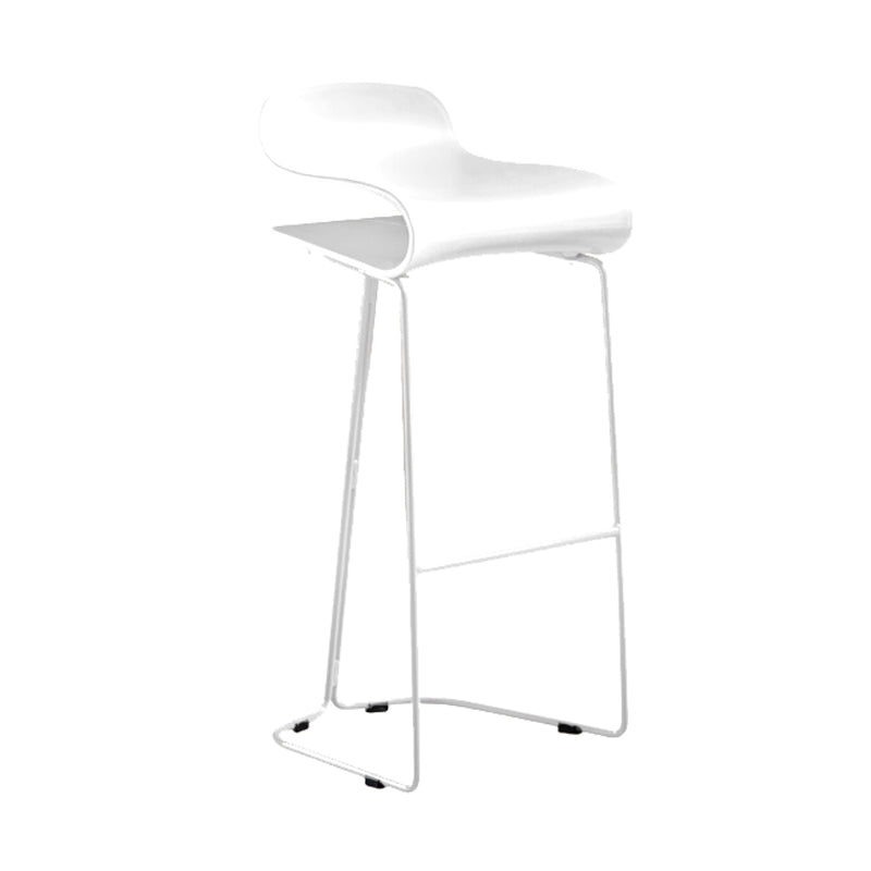Scandinavian Restaurant Footrest Stool Matte Finish Plastic Bar Stool White 1 Piece Counter Stool(26"H) Clearhalo 'Bar Furniture' 'Bar Stools' 'bar_stools' 'furn' 'furn_bar_stools' 'Furniture' 'furniture_bar_stools' 'Kitchen & Dining Furniture' 4862599