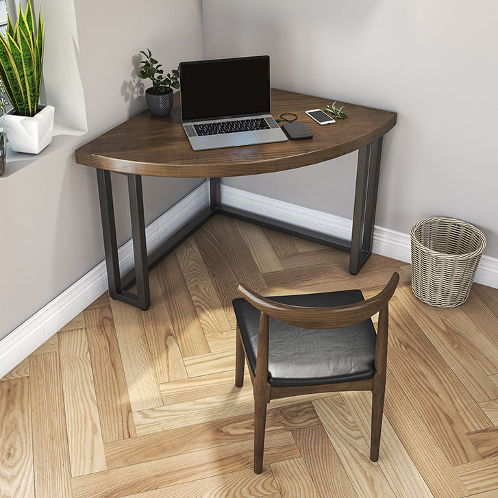 Corner Table Modern Style Solid Wood Top Black Metal Table Legs for Bedroom Clearhalo 'furn' 'furn_office_desk' 'Furniture' 'furniture_office_desk' 'Office Desks' 'Office Furniture' 'office_desk' 4975109