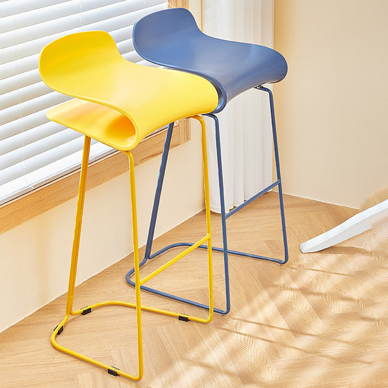 Contemporary Bar Stool Plastic Counter Bar Stool with Metal Legs Clearhalo 'Bar Furniture' 'Bar Stools' 'bar_stools' 'furn' 'furn_bar_stools' 'Furniture' 'furniture_bar_stools' 'Kitchen & Dining Furniture' 5031926