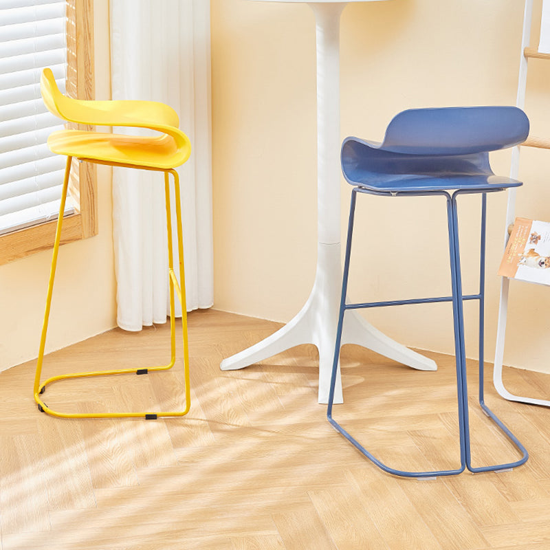 Contemporary Bar Stool Plastic Counter Bar Stool with Metal Legs Clearhalo 'Bar Furniture' 'Bar Stools' 'bar_stools' 'furn' 'furn_bar_stools' 'Furniture' 'furniture_bar_stools' 'Kitchen & Dining Furniture' 5031928