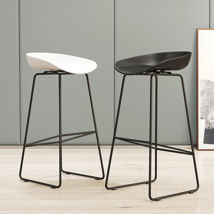 Modern Armless Backrest Counter Stool Iron Cafe Bar Stool with Pedal and Acrylic Seat Clearhalo 'Bar Furniture' 'Bar Stools' 'bar_stools' 'furn' 'furn_bar_stools' 'Furniture' 'furniture_bar_stools' 'Kitchen & Dining Furniture' 5061849