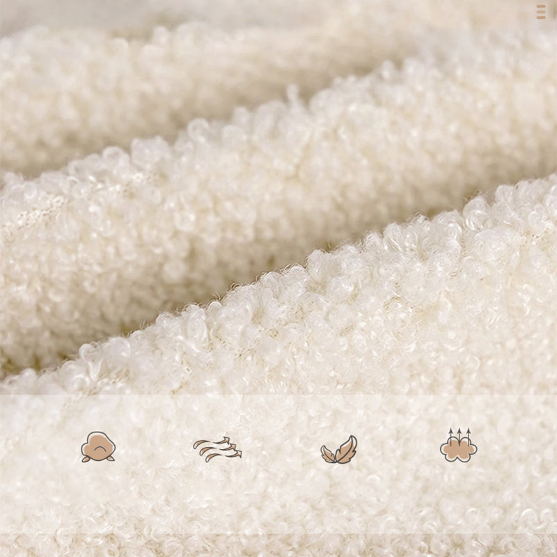 Hedendaagse wollen bank met Swen -kussen terug voor de woonkamer