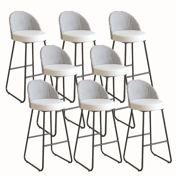 Taburete de barra de cubo de la silla de reposapiés de cuero moderno con base negra