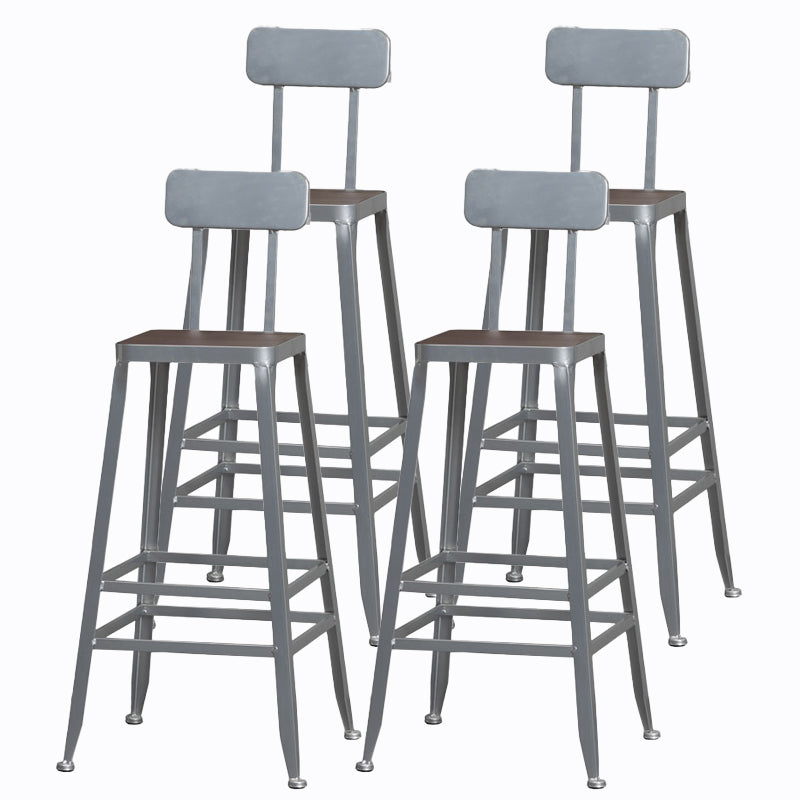 Schwarzer Barhocker mit Holzplatte im Industriestil für den Innenbereich, 4 Beine, für Cafés