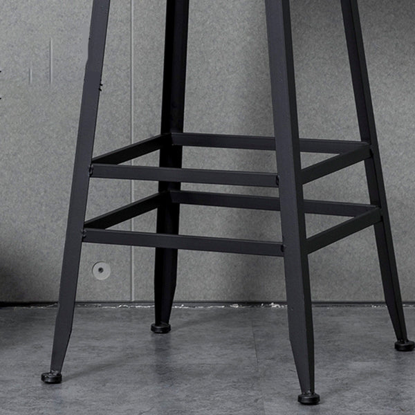 Schwarzer Barhocker mit Holzplatte im Industriestil für den Innenbereich, 4 Beine, für Cafés