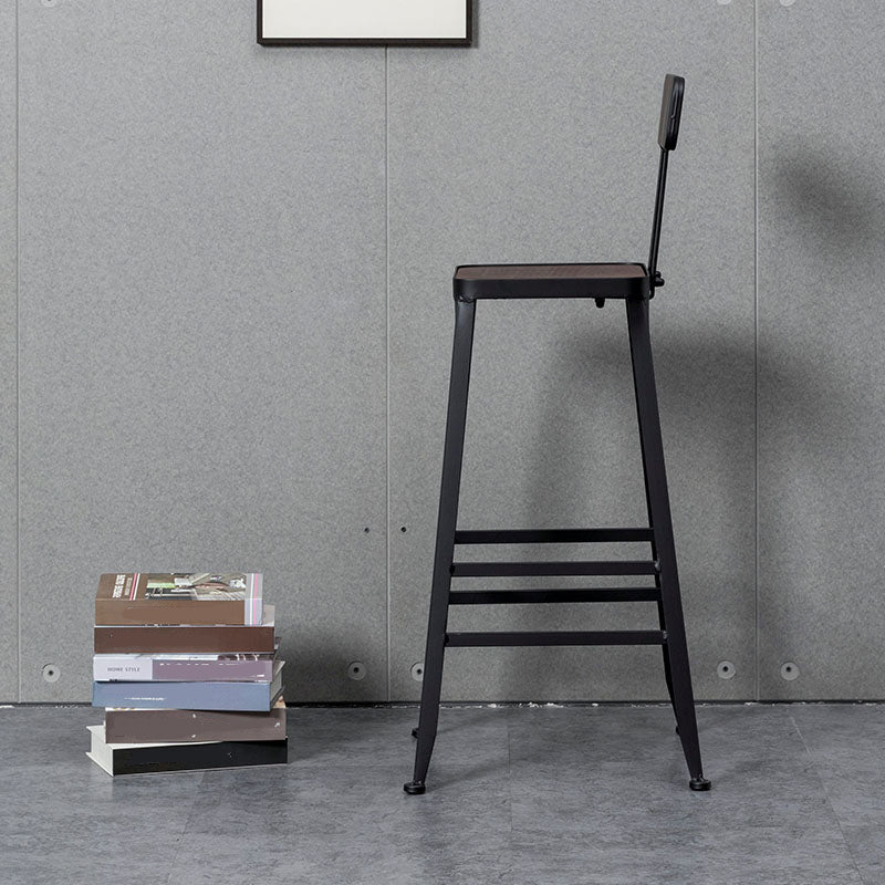 Schwarzer Barhocker mit Holzplatte im Industriestil für den Innenbereich, 4 Beine, für Cafés