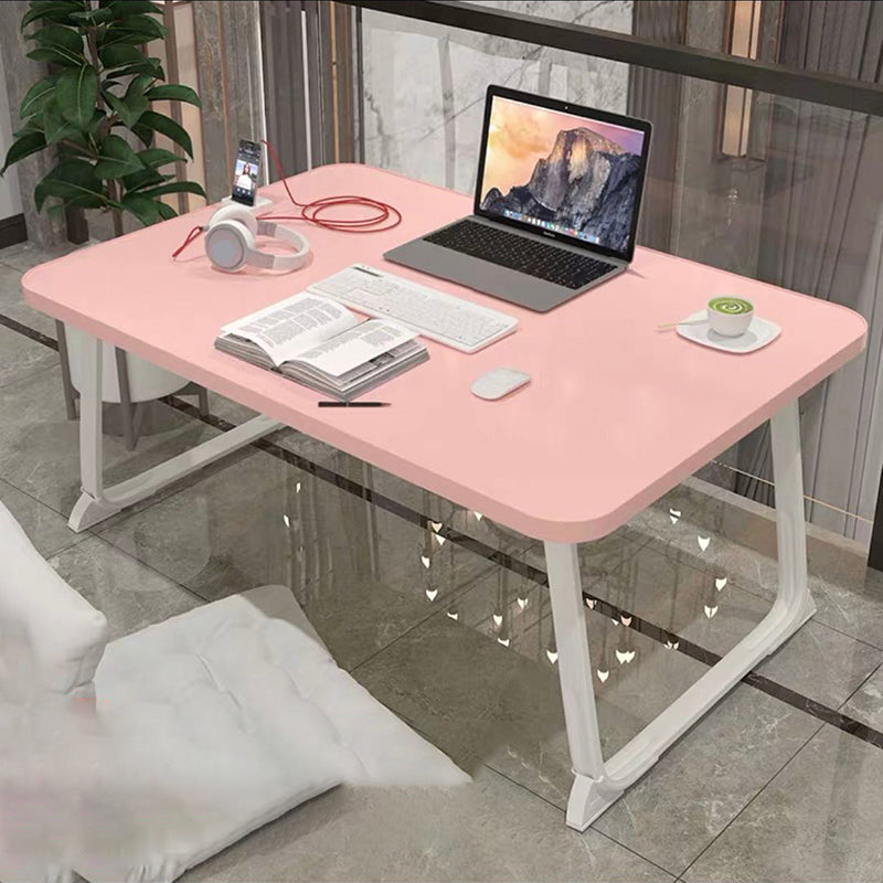 Bureau de bureau en bois moderne dans un bureau d'écriture rectangulaire pliant pour le bureau