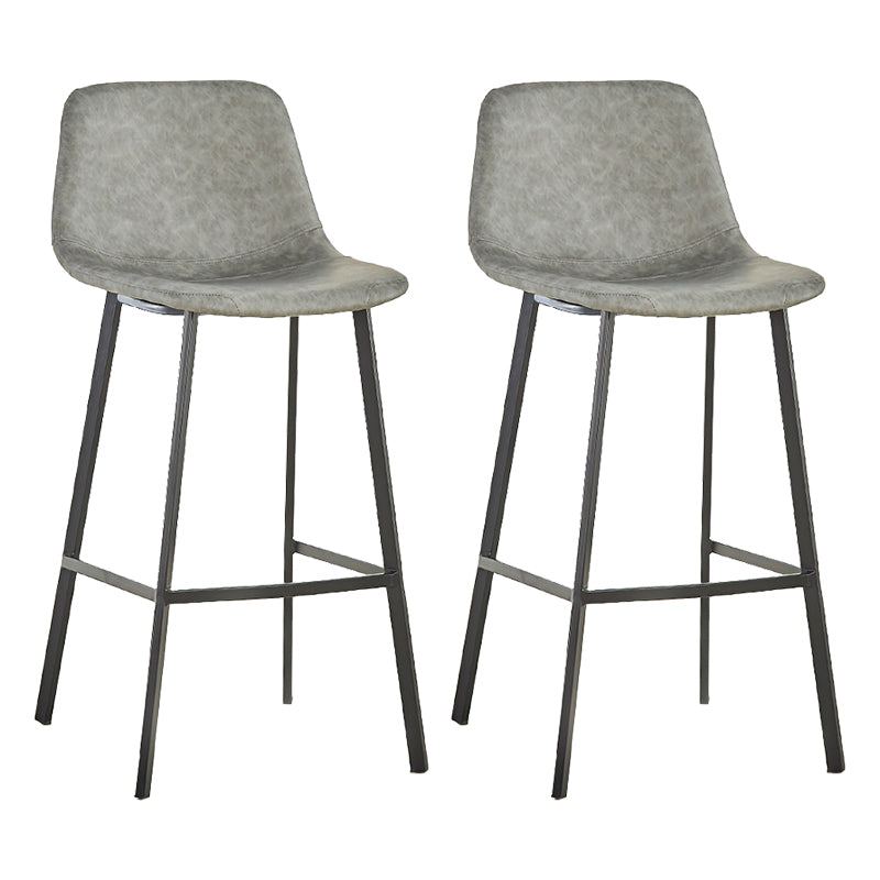 Sgabello alto da bar nero di ferro nero corto con sedile in pelle intrecciata