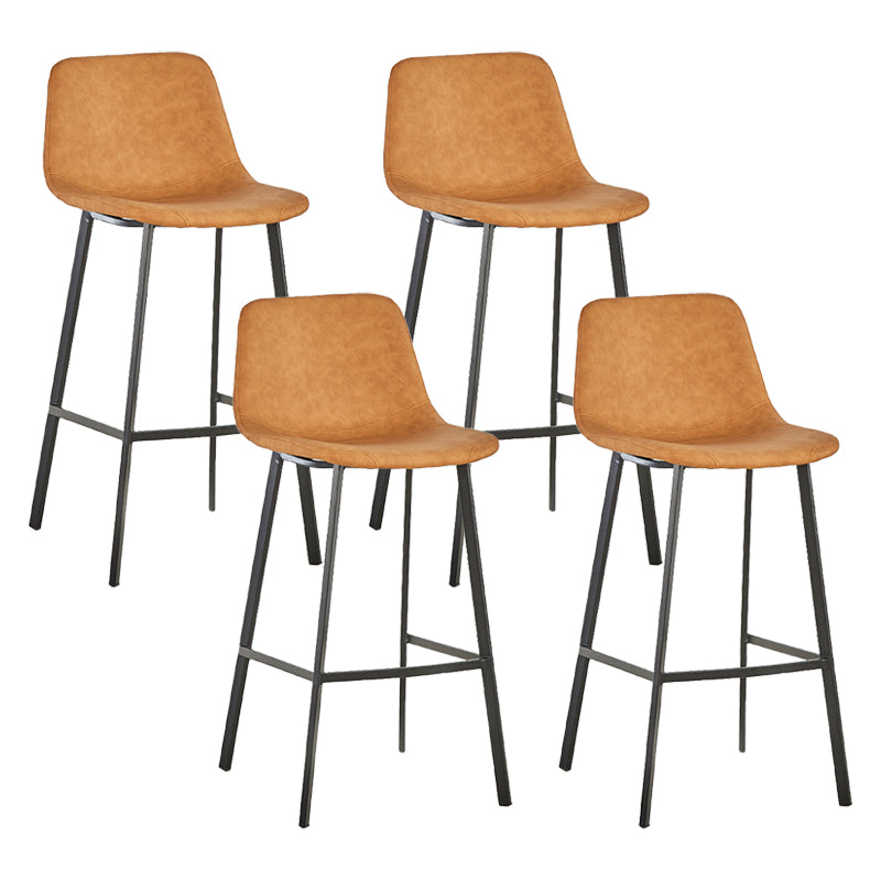 Sgabello alto da bar nero di ferro nero corto con sedile in pelle intrecciata