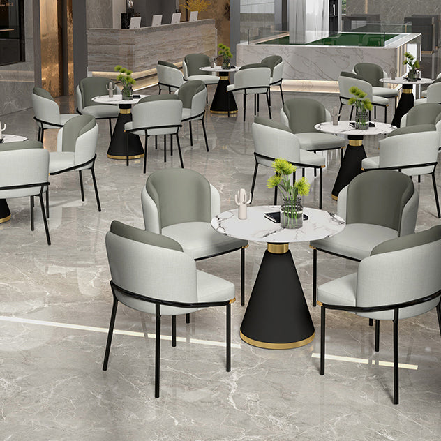 Mesa de comedor redonda contemporánea de metal mesa de piedra sinterizada con pedestal negro